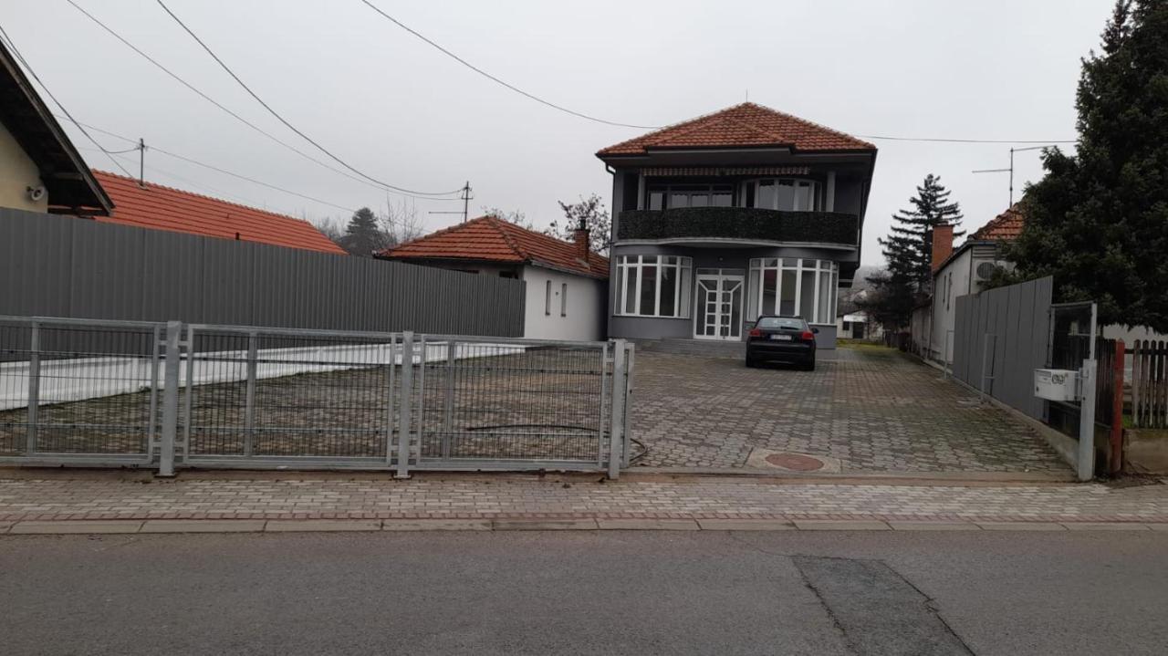 Apartmán Sobe Olga Čačak Exteriér fotografie